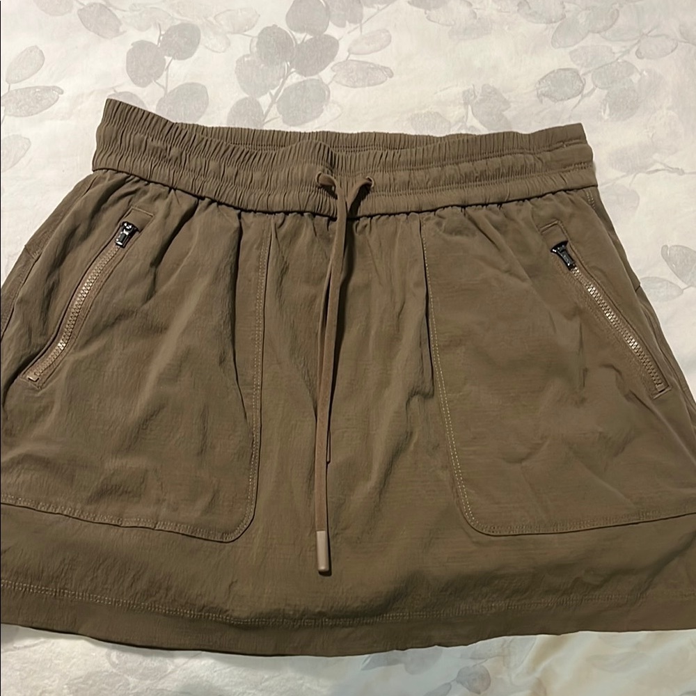Athleta olive green cargo skirt